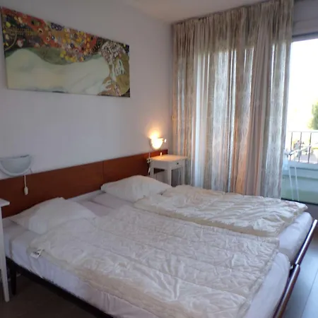 아파트 T2 Cabine, Piscine, Proche Et Commerces, Quartier Animate, Garage Inclus - Fr-1-328-207 *