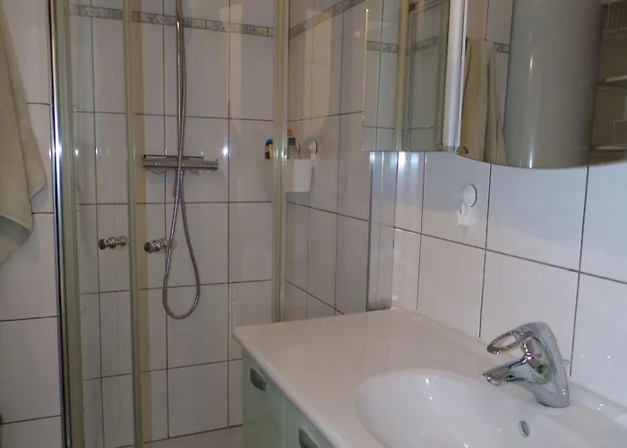 T2 Cabine, Piscine, Proche Et Commerces, Quartier Animate, Garage Inclus - Fr-1-328-207 Apartmán